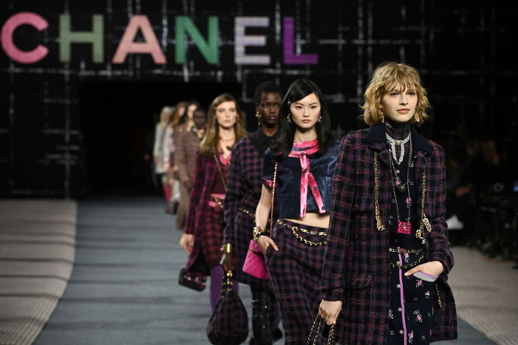 PARIS, FRANCE - MARCH 08: (EDITORIAL USE ONLY - For Non-Editorial use please seek approval from Fashion House) Models walk the runway during the Chanel Womenswear Fall/Winter 2022-2023 show as part of Paris Fashion Week on March 08, 2022 in Paris, France. (Photo by Pascal Le Segretain/Getty Images)