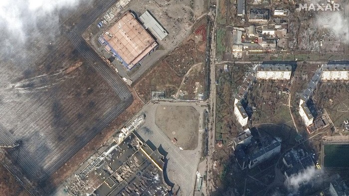 Citra satelit Maxar Technologies menunjukan kerusakan total pascainvasi Rusia di Mariupol, Ukraina. Sejumlah bangunan rata dengan tanah.