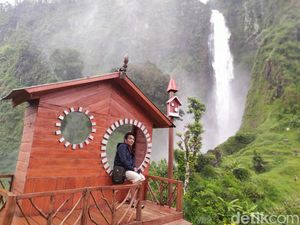 Namanya Curug Ngebul, Air Terjun Berselimut Kabut