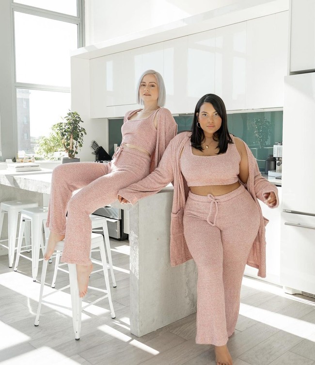 Mereka pertama kali membuat konten tersebut ketika pandemi. Memanfaatkan masa karantina, Denise dan Maria membuat mini seri video TikTok yang diberi nama #stylenotsize. Foto: Instagram @denisemmercedes