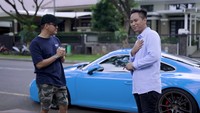 Doni Salmanan juga membeli mobil mewah dari YouTuber Arief Muhammad. Foto: YouTube Doni Salmanan