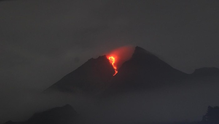Erupsi Gunung Merapi.