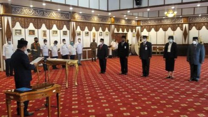 Foto : Pelantikan dewan pengawas oleh Gubernur Jambi, Al Haris