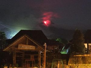 Rentetan 6 Kali Guguran Awan Panas Gunung Merapi Malam Ini