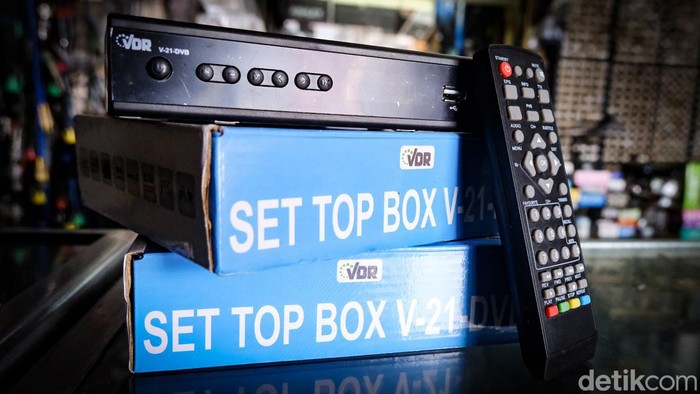 Ilustrasi STB TV Digital, Set Top Box ini sebagai dibutuhkan sebagai alat untuk mengalihkan tv analog ke digital. STB juga akan diberikan gratis oleh pemerintah untuk masyarakat miskin.