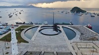 Pengerjaan pada Zona 3 meliputi pusat informasi wisata, food court/station untuk wisatawan, Kantor Kesyahbandaran, ruang serba guna, ruang tunggu, ruang terminal penumpang, monumen berbentuk penjuru mata angin, hard scape batu alam serta landscape berupa rumput budidaya lokal. 