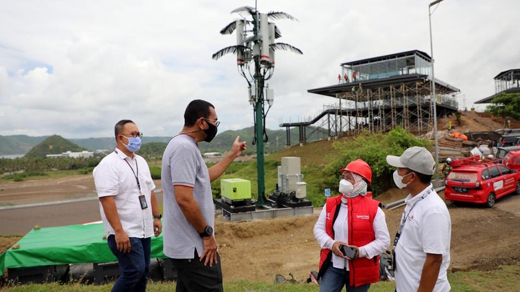 Intip Persiapan Infrastruktur Telekomunikasi untuk MotoGP 2022 Mandalika TelkomGroup bersiap menyambut MotoGP Mandalika yang akan digelar di depan mata. Berbagai persiapan akan infrastruktur telekomunikasi TelkomGroup demi lancarnya acara MotoGP 2022 Mandalika, Nusa Tenggara Barat.