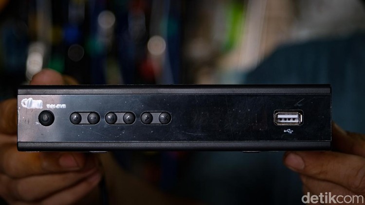 Jelang Migrasi TV Digital, Set Top Box Mulai Dijual di Toko Elektronik Pemerintah mewanti-wanti masyarakat untuk bersiap migrasi ke TV digital. Set top box (STB) untuk migrasi ke TV digital pun sudah mulai marak dijual di toko elektronik.