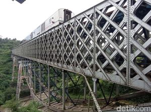 Menelisik Mitos Angker di Jembatan Cirahong