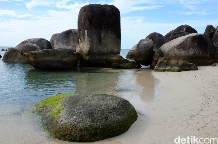 Jenis batuan beku berasal dari proses pembekuan magma. Batuan beku terbentuk akibat magma yang mengeras atau mengkristal (pendinginan).