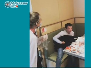 Kebanyakan Makan di Restoran AYCE, Pria Ini Ketiduran Pulas