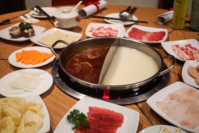 Keren Banget! Restoran Hotpot Ini Punya Kebun Sayuran Sendiri di Dalamnya