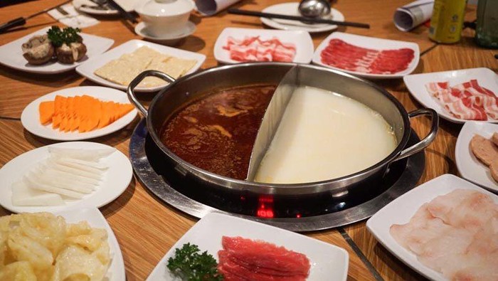 Keren Banget! Restoran Hotpot Ini Punya Kebun Sayuran Sendiri di Dalamnya