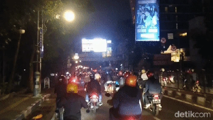Konvoi bobotoh usai laga Persib vs Arema
