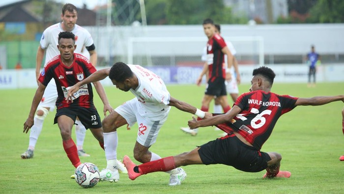 Laga PSM vs Persipura.