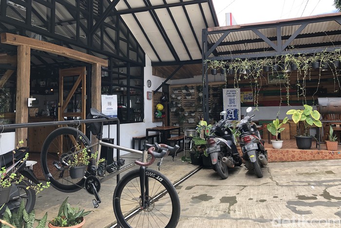 Laluasa Coffe and Eatery Laluasa Coffe and Eatery, Cipanas