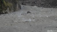 Menurut Kepala Badan Geologi Eko Budi Lelono, berdasarkan hasil pemantauan visual dan instrumental, pihaknya menyimpulkan jika potensi bahaya erupsi Merapi saat ini ialah guguran lava dan awan panas.  