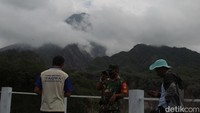 Gunung Merapi mengalami peningkatan aktivitas yang ditunjukkan dengan munculnya luncuran awan panas guguran (APG) sejauh 5.000 meter dan mengarah ke arah tenggara pada Rabu (9/3) sejak pukul 23.18 WIB.   