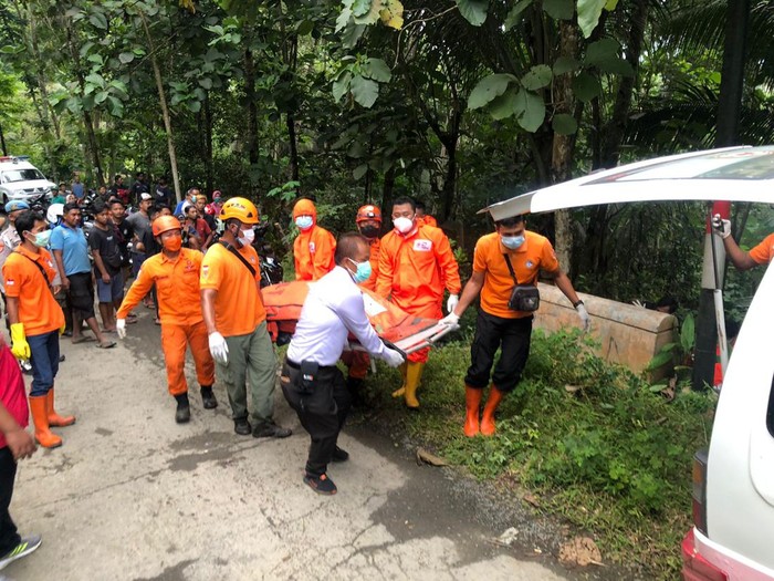 Mayat terikat tas isi batu di dalam sumur, Kokap, Kulon Progo, Kamis (10/3/2022).