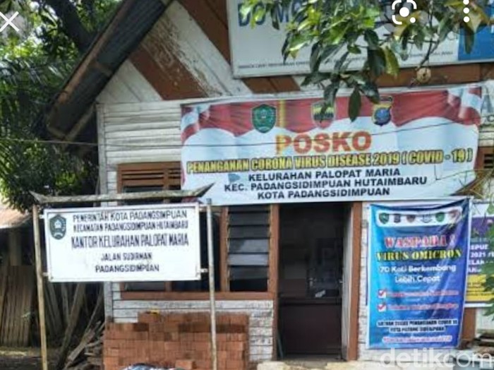 Miris! Kantor lurah di Sumut ini menyewa bangunan semipermanen. Bangunan seperti gubuk itu juga atapnya bocor dan tak mendapatkan aliran listrik. (dok Istimewa)