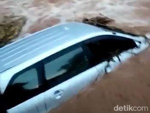 Hujan Deras Banjiri Jalan dan Permukiman 7 Desa di Kerek Tuban