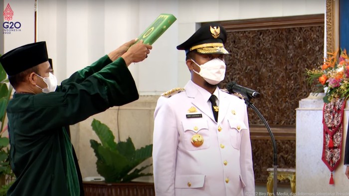 Pelantikan Gubernur Sulsel Andi Sudirman Sulaiman. (Tangkapan layar Youtube Sekretariat Presiden)
