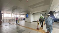 Proyek stasiun LRT Pancoran tinggal pembangunan PSD (Platform Screen Door). Foto: Iffa Naila Safira Widyawati/detikcom