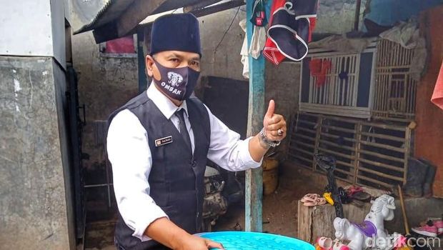 Penjual cimol viral Asep Hendra.