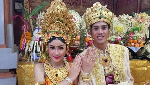 Pernikahan artis adat Bali