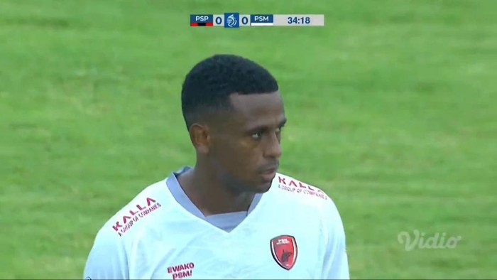 Pertandingan PSM Makassar vs Persipura.