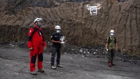 Tim Reaksi Cepat BPBD DIY menerbangkan pesawat tanpa awak di Cangkringan, Sleman, DI Yogyakarta, Kamis (10/3/2022). Pantauan udara tersebut untuk mengetahui dampak luncuran awan panas guguran sejauh 5.000 meter ke arah tenggara pada Rabu (9/3) pukul 23.18 WIB. Antara Foto/Hendra Nurdiyansyah