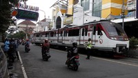 Penumpang Railbus Batara Kresna dikenai tarif Rp 4.000 per penumpang. 