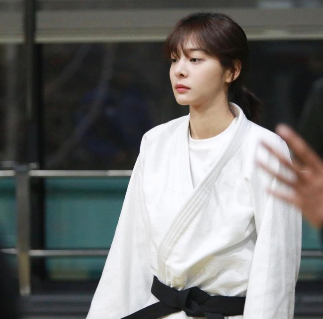 Hingga kini, Seol In Ah telah membintangi sejumlah drama Korea seperti Strong Woman Do Bong Soon, School 2017, dan Sunny Again Tomorrow. Namun dia meraih popularitasnya setelah membintangi drama Korea Beautiful Love Wonderful Life. Foto: dok. Instagram @_seorina