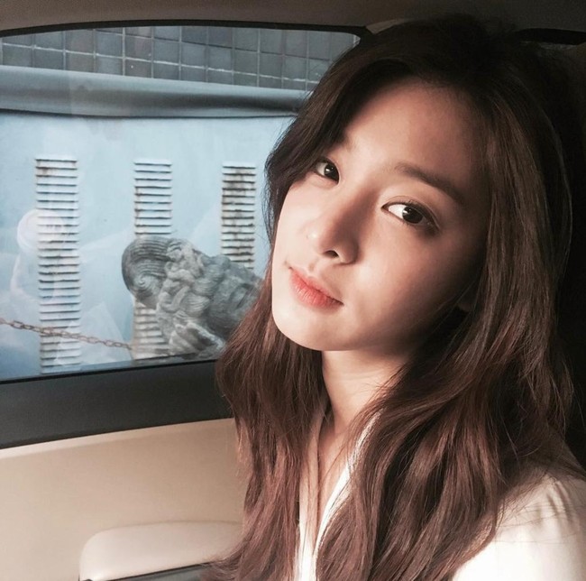 Di awal debutnya, Seol In Ah pernah menjadi perbincangan saat dipasangkan dengan Kang Ha Neul dalam iklan mobil Chevrolet. Foto: dok. Instagram @_seorina