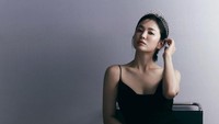 Ia tampak seperti seorang ratu dengan mahkota di atas kepalanya. Foto: (Dok. Instagram @kyo1122)