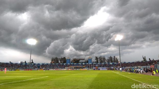Stadion Surajaya Lamongan sebagai markas persela akan direnovasi untuk mendukung konsep sport tourism