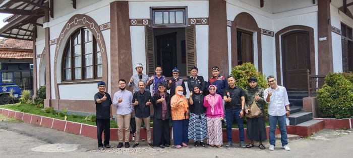 Tim Kajian Ikon Garut