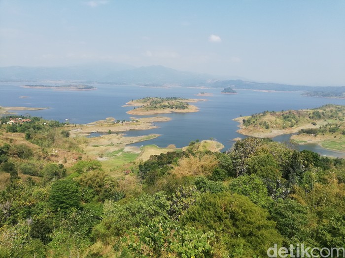 Waduk Jatigede dari atas Puncak Permata