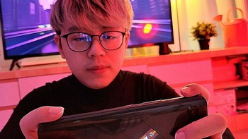 Karena menurut pemaparannya, saat dulu ikut turnamen Dota, banyak modal yang harus disiapkan. Tetapi ia menegaskan, tidak pernah meminta kepada kedua orang tua.  