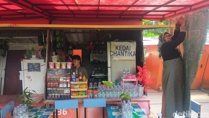 Aktivitas pedagang di Kanrerong Makassar.
