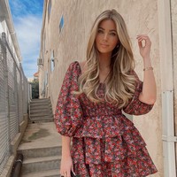 Amber lalu merekomendasikan vitamin C untuk mencerahkan kulit. Sedangkan pelembap yang sering digunakan saat malam hari adalah Ponds Dry Skin facial Moisturiser.Foto: Instagram @amberlancaster