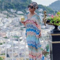 Terakhir ada Syahrini yang tampil mengenakan daster bermotif abstrak saat berlibur ke Italia. Penampilan istri Reino Barack itu terlihat semakin stylish dengan ikat kepala dan kaca mata hitam. Foto: Instagram