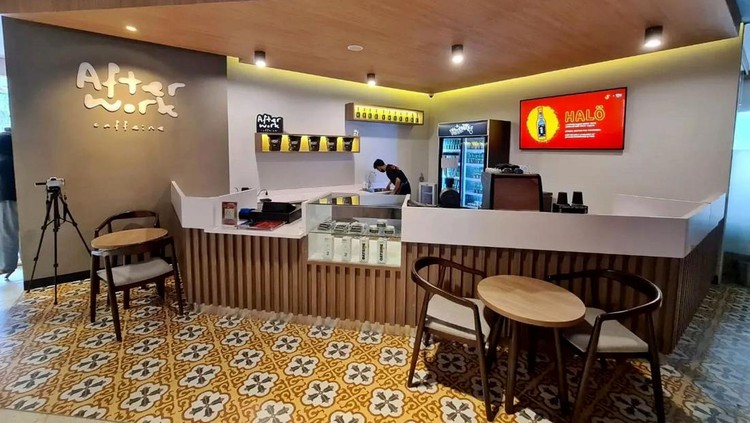 Asyik Banget! Ini Bukan Cafe, Tapi Grapari Telkomsel di Jawa Timur Telkomsel terus hadir dan memperkuat ekosistem digital tanah air melalui produk-produk teranyarnya. Serta memperbaiki sistem layanan terhadap pelanggannya. Seperti ini salah satunya.
Lebih Digitalized, Telkomsel hadirkan Grapari Panglima Soedirman Surabaya, Jawa Timur yang tempatnya asyik banget. Berasa lagi ada di Cafe lho.
Ini sejalan dengan identitas Telkomsel sebagai leading digital company dan operator telekomunikasi dengan jumlah pelanggan terbesar di Indonesia.