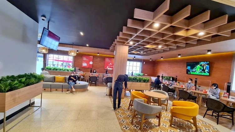 Asyik Banget! Ini Bukan Cafe, Tapi Grapari Telkomsel di Jawa Timur Telkomsel terus hadir dan memperkuat ekosistem digital tanah air melalui produk-produk teranyarnya. Serta memperbaiki sistem layanan terhadap pelanggannya. Seperti ini salah satunya.
Lebih Digitalized, Telkomsel hadirkan Grapari Panglima Soedirman Surabaya, Jawa Timur yang tempatnya asyik banget. Berasa lagi ada di Cafe lho.
Ini sejalan dengan identitas Telkomsel sebagai leading digital company dan operator telekomunikasi dengan jumlah pelanggan terbesar di Indonesia.