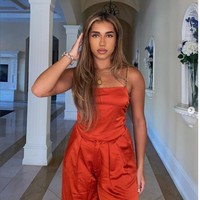 Namun kemudian caption foto di Instagram itu dieditnya setelah seorang pengguna Twitter membongkar keberadaan studio foto yang kerap digunakan orang untuk berpose seperti di private jet atau jet pribadi. Studio foto dengan setting jet pribadi itu berada di California, Amerika Serikat. Foto: Instagram