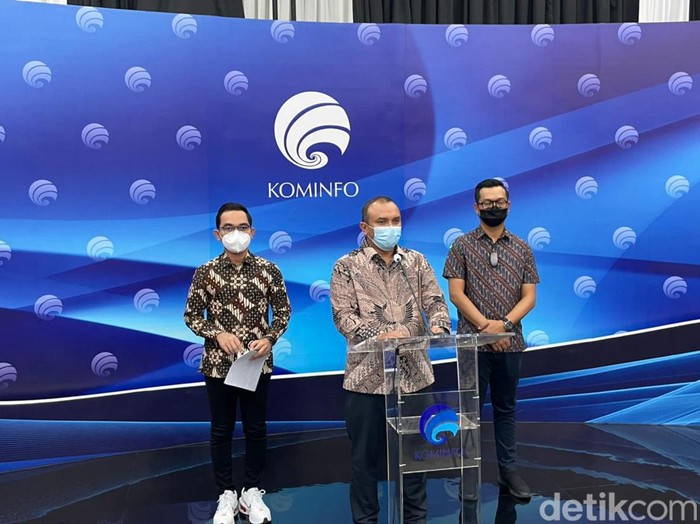 Direktur Utama Bakti Kominfo Anang Latif
