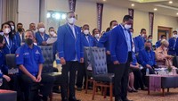 Pelantikan itu bertempat di Hotel Kristal Kota Kupang, NTT yang tetap berjalan. Ditempat yang sama Ketua DPD Demokrat NTT Leonardus Lelo bahwa Ketua Umum Partai Demokrat Agus Harimurti Yudhoyono (AHY) melantik Ketua dan pengurus DPD Partai Demokrat Provinsi NTT. 