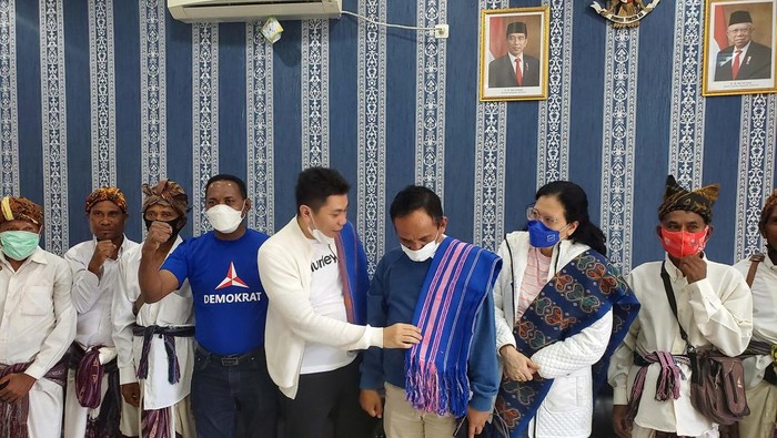 Begini Potret Pelantikan DPD Partai Demokrat NTT Pelantikan DPD Partai Demokrat Provinsi NTT tetap berjalan dengan baik, meski ada penolakan dari segelintir simpatisan mantan ketua DPD Demokrat NTT. Seperti ini potretnya.