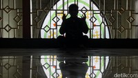 Dengan melandainya kasus serta adanya pelonggaran aktifitas sosial, termasuk aturan jaga jarak di dalam aktifitas publik, maka udzur yang menjadi dasar adanya dispensasi sudah hilang.