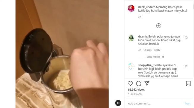 Cara aneh masak mie instan